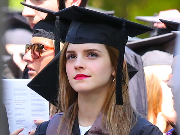 Selamat, Emma Watson Resmi Jadi Sarjana!